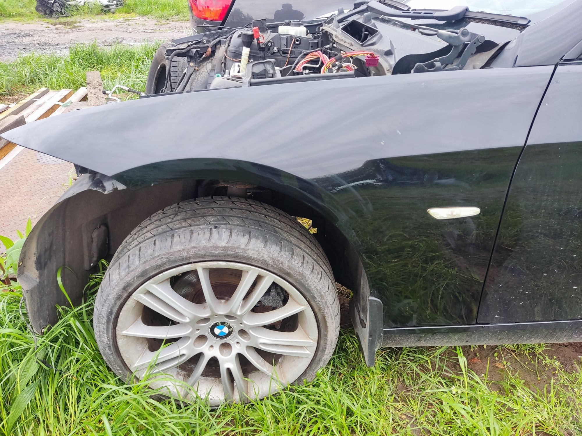 Błotnik lewy BMW e92 e93 SCHWARZ II 668 Oryginalny Wysyłka