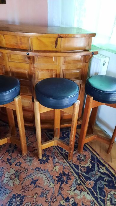 barek bufet z hokerami vintage