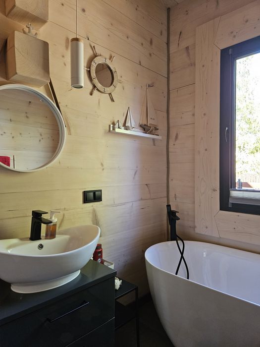 Domek letniskowy całoroczny z linią brzegową, Mazury ,  z bala, nowy.