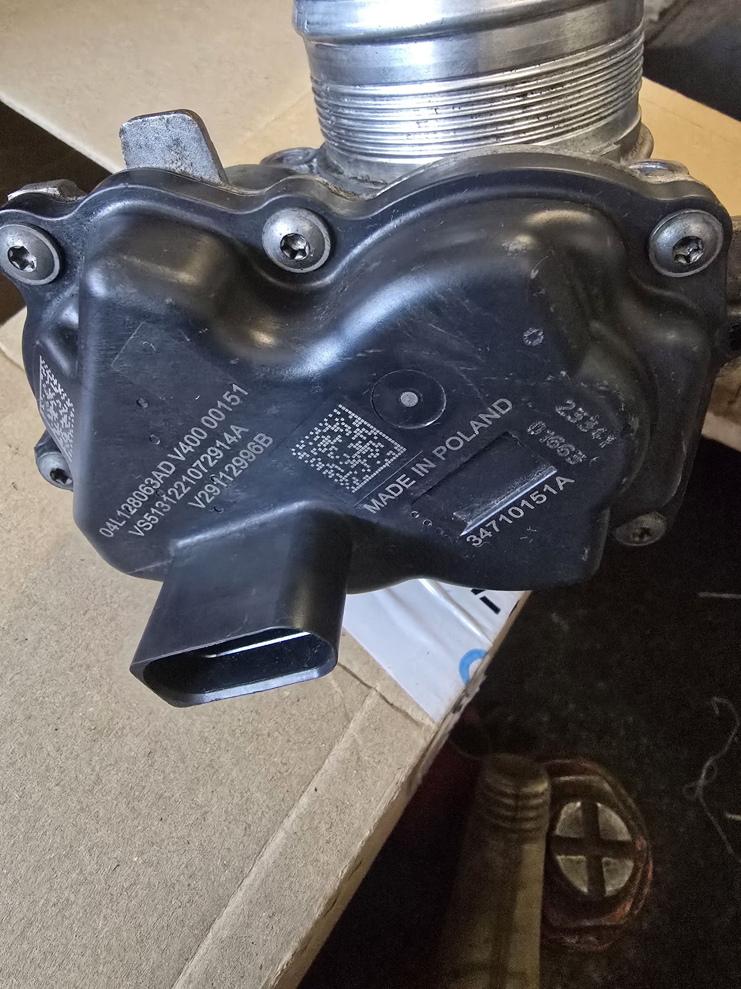 Przepustnica powietrza MAN TGE VW CRAFTER 2.0 TDI 04L128063AD
