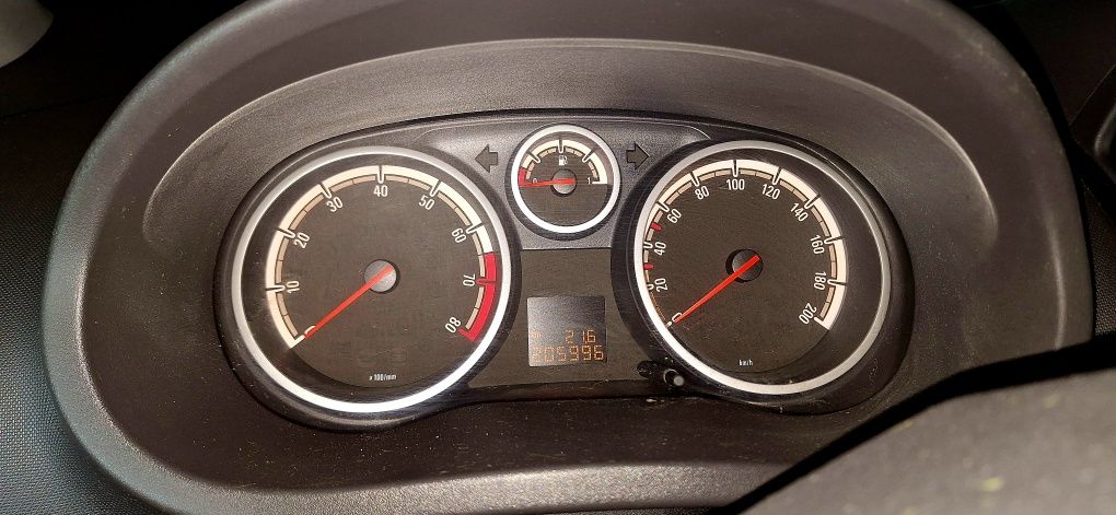 Sprzedam samochód Opel Corsa silnik 1.4 , 87KM