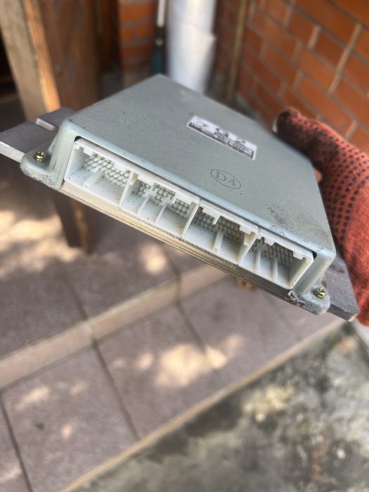 Блок управління 22611AK240 subaru legacy iv 2.0 b 22611-ak240