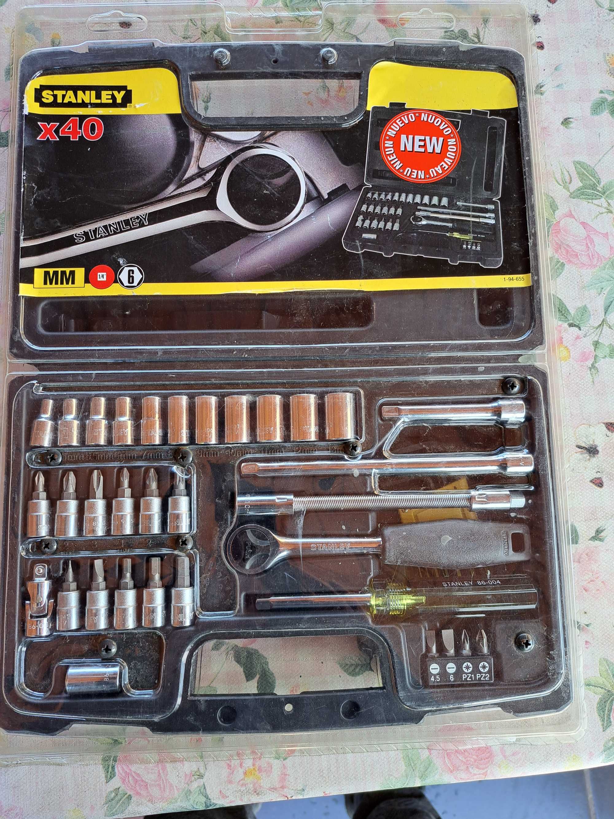 Zestaw kluczy nasadowych 1/4'' STANLEY