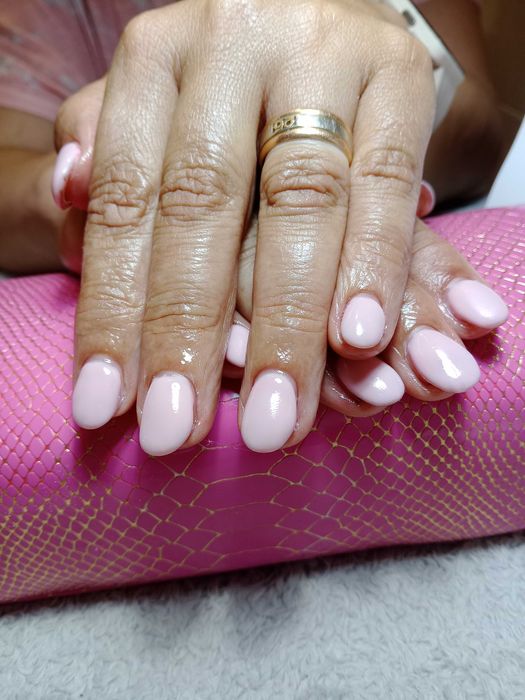 Faço unhas de gel