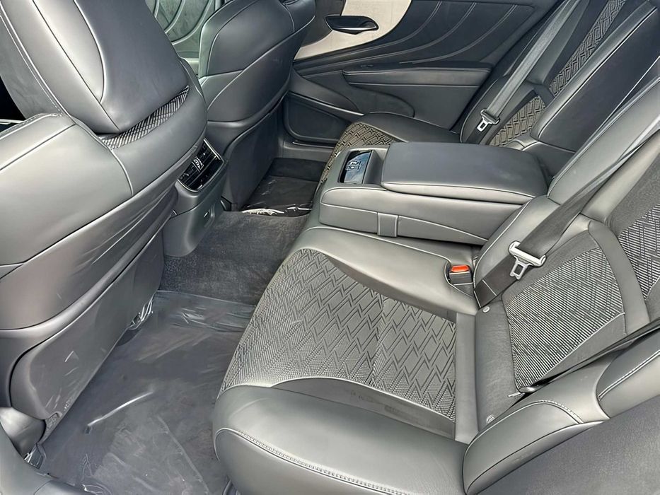 Lexus LS 500      2021