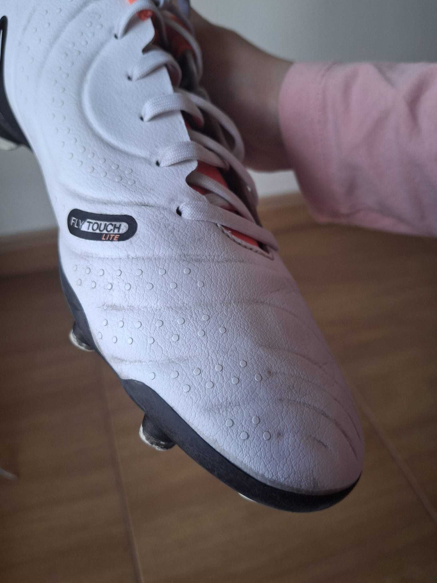 Chuteiras de futebol da marca Nike
