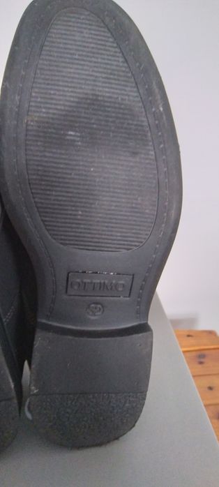 Eleganckie buty dla chłopca.