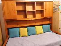 Cama dupla com armário e secretária com armário superior