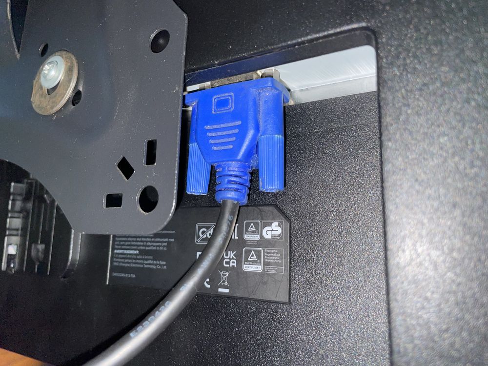 монитор Philips 220V8L5