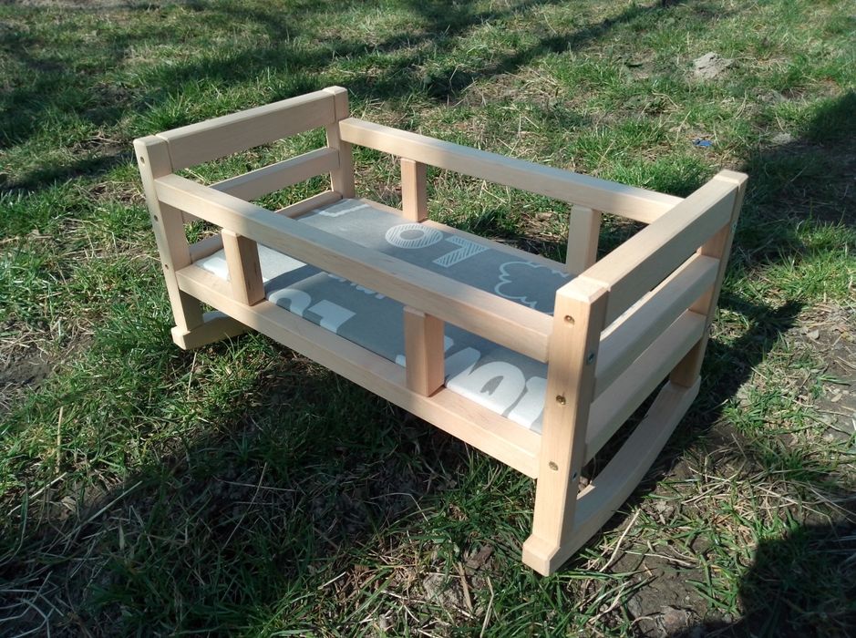 Колиска для ляльок