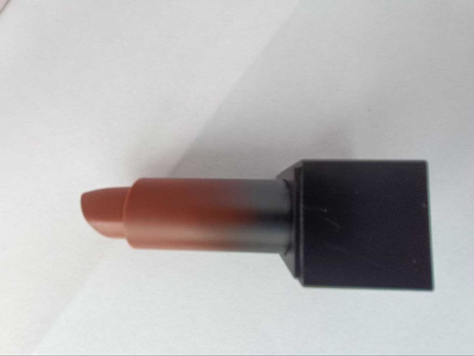 Помада для губ huda beauty power bullet cream glow  sweet cheeks