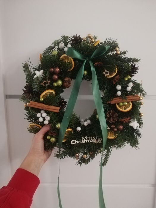 Wianek świąteczny na drzwi