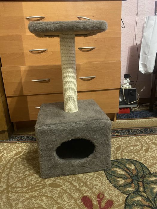 Кігтеточка з будиночком