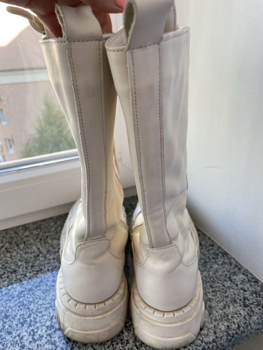 Продам кросівки, сапоги, шкіряні брюки, кофту.