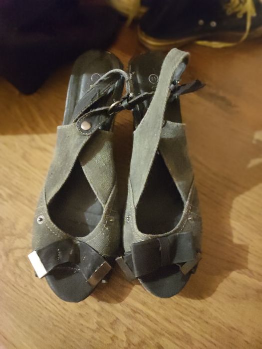 Buty na koturnie kolor khaki bez palców rozmiar 41