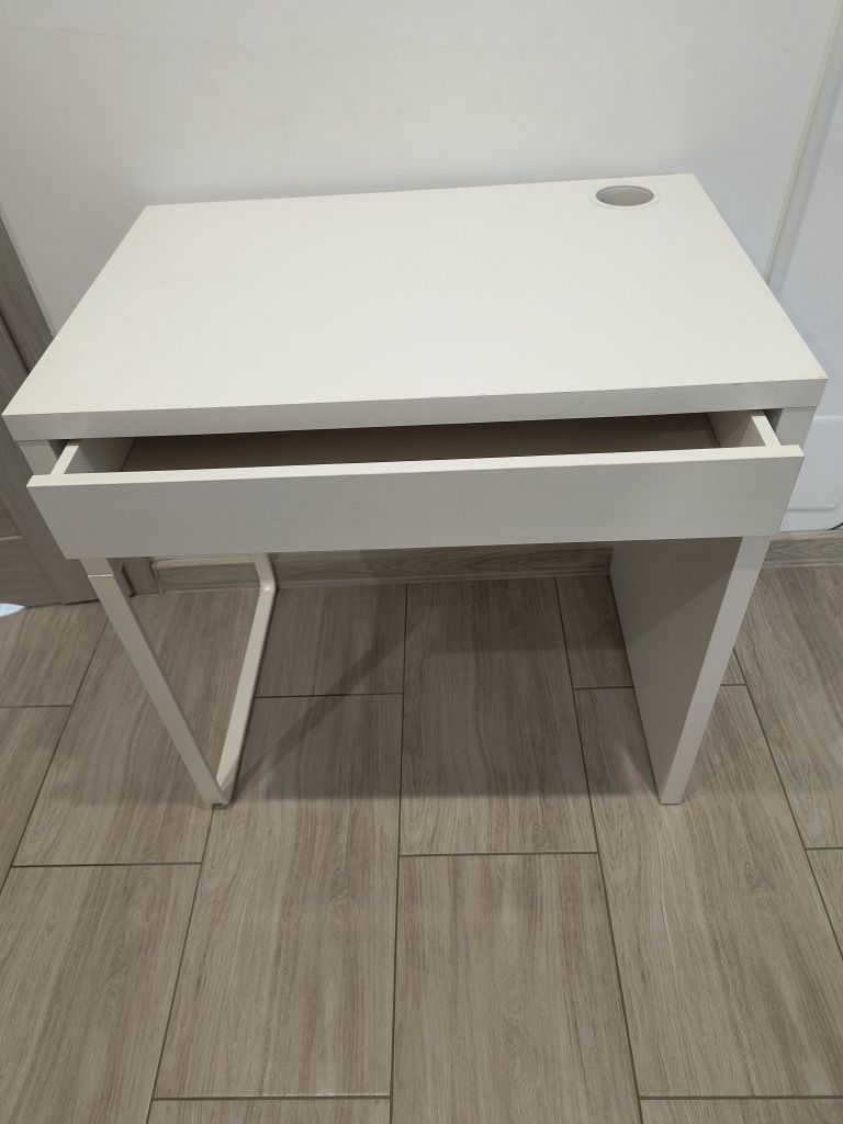 Biurko IKEA z jedną szufladą