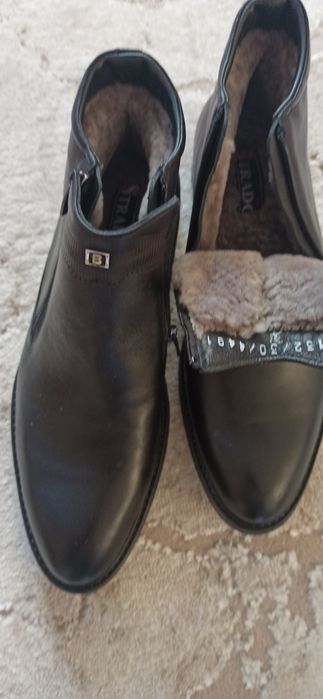 Продам чоловічі черевики