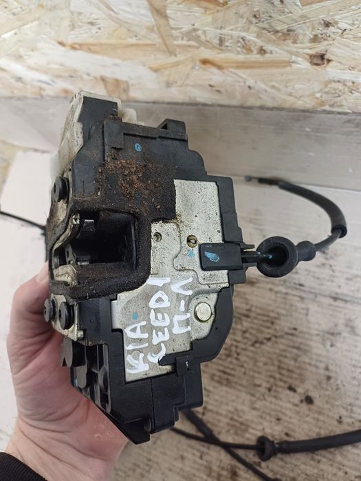 Kia ceed 1 06-12r дверні замки замок