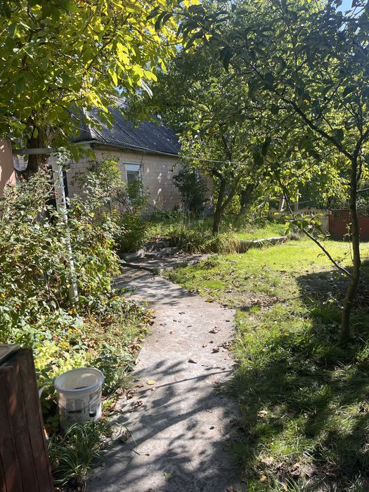 Будинок  з ділянкою