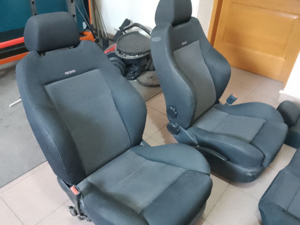 Sprzedam fotele recaro