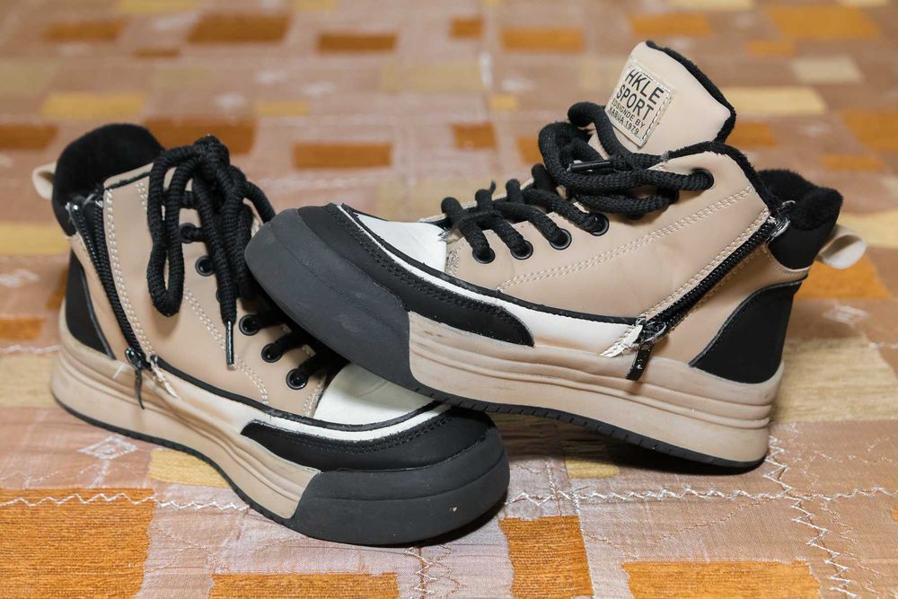 Стильні, якісні та зручні чоботи хайтопи, р.35, 21,5 см