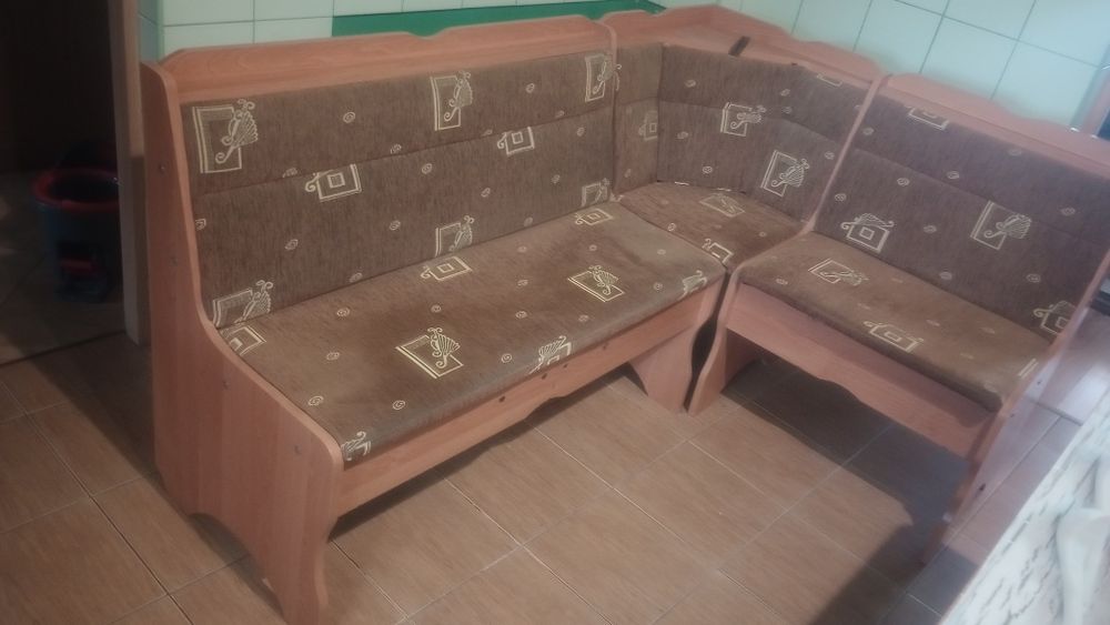 Do sprzedania narożnik kuchenny używany i 2 taborety