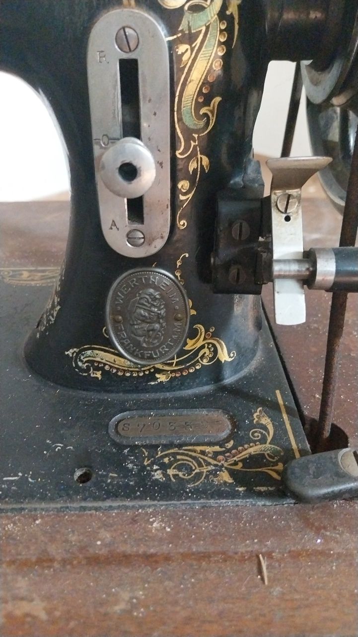Máquina de Costura Antiga Köhler com Estrutura em Ferro Fundido