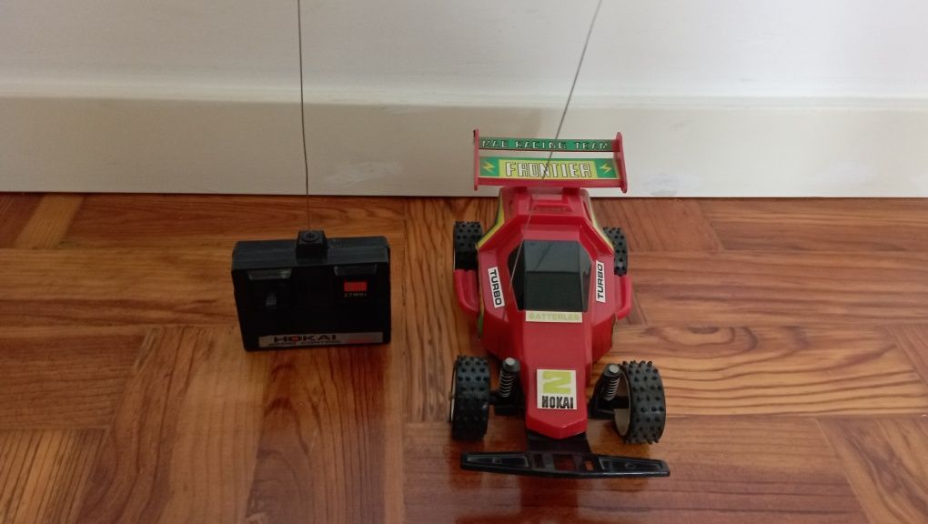 Brinquedo a pilhas carro corrida