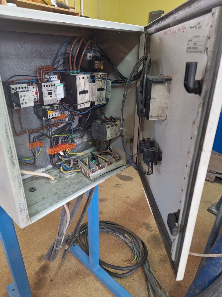 Młyn młynek kruszarka rozdrabniarka do tworzyw  z silnikiem 45 kw
