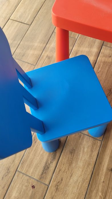 Stolik dla dzieci IKEA Mamut + krzesła dla dzieci