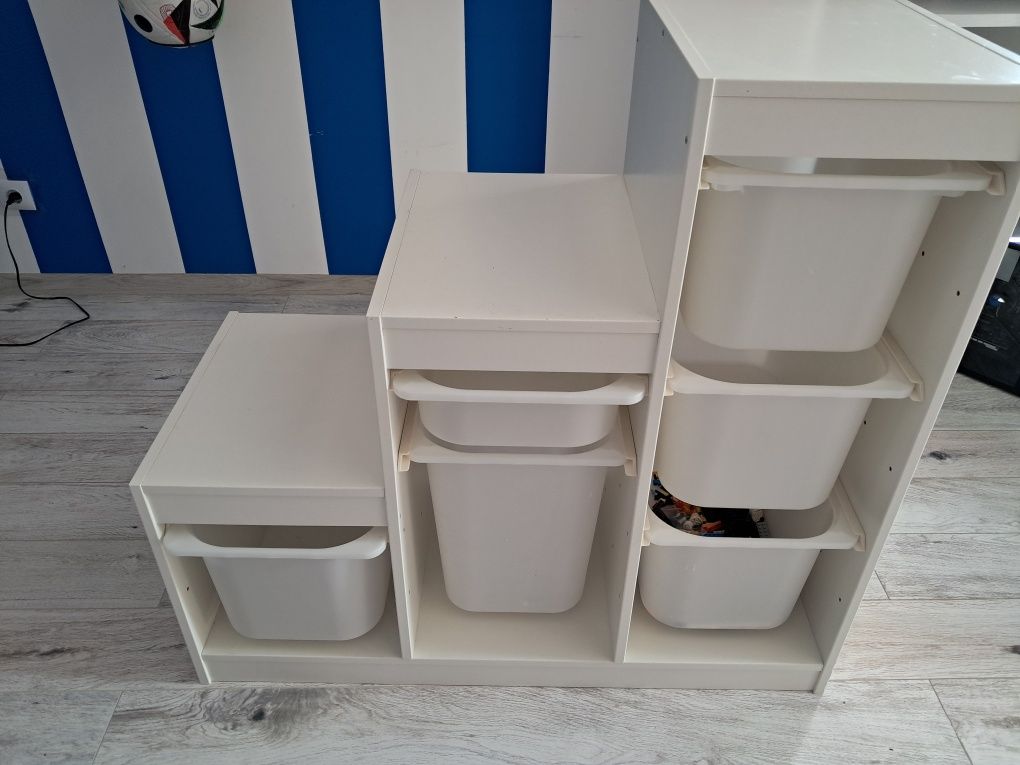 Regał Ikea Trofast biały z pojemnikami