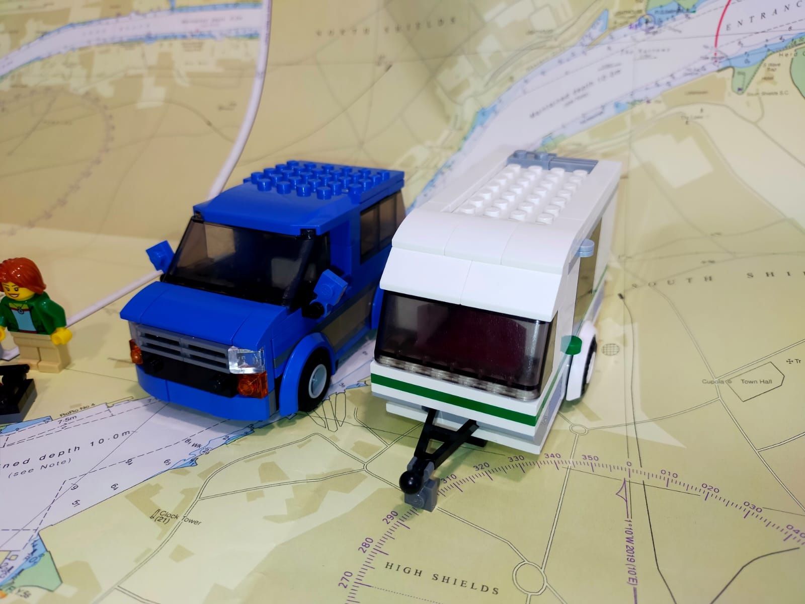 LEGO City 60117 Van z przyczepą campingową