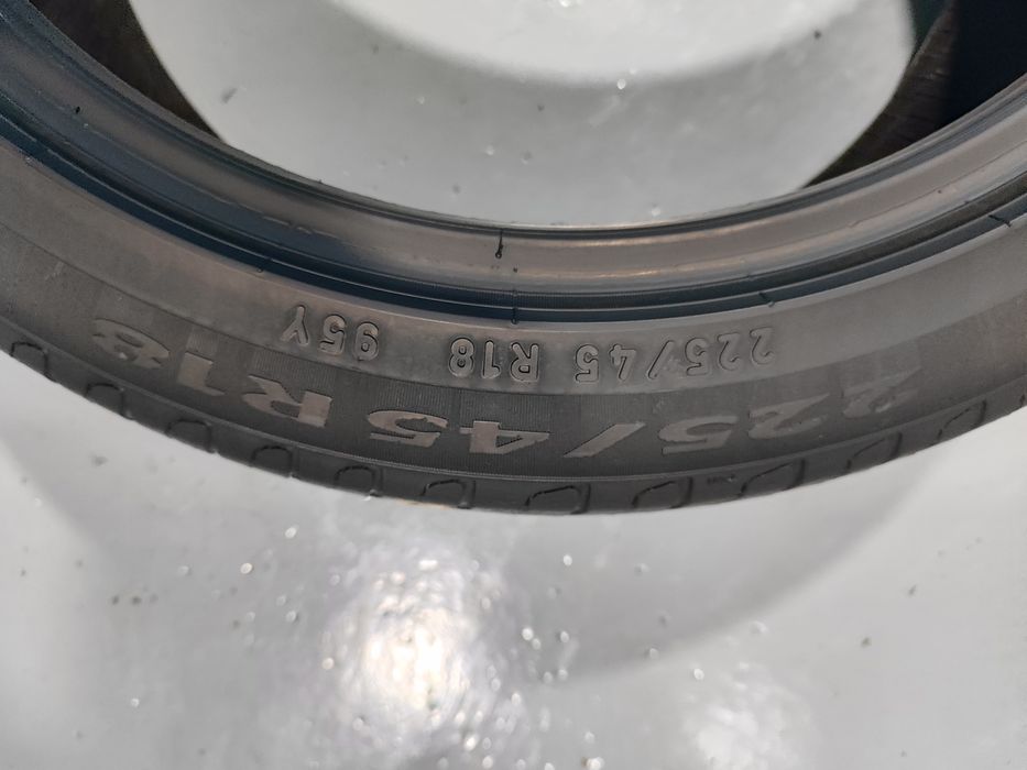 2 pneus semi novos 225-45R18 Pirelli RFT - Oferta dos Portes