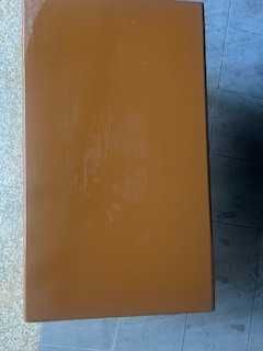 Mesa de apoio ornamentada