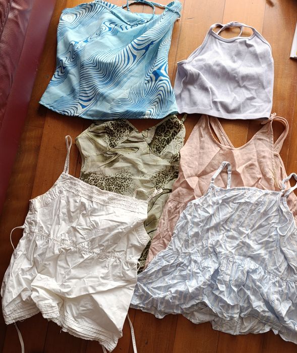 Lote de roupa usada para 16 anos