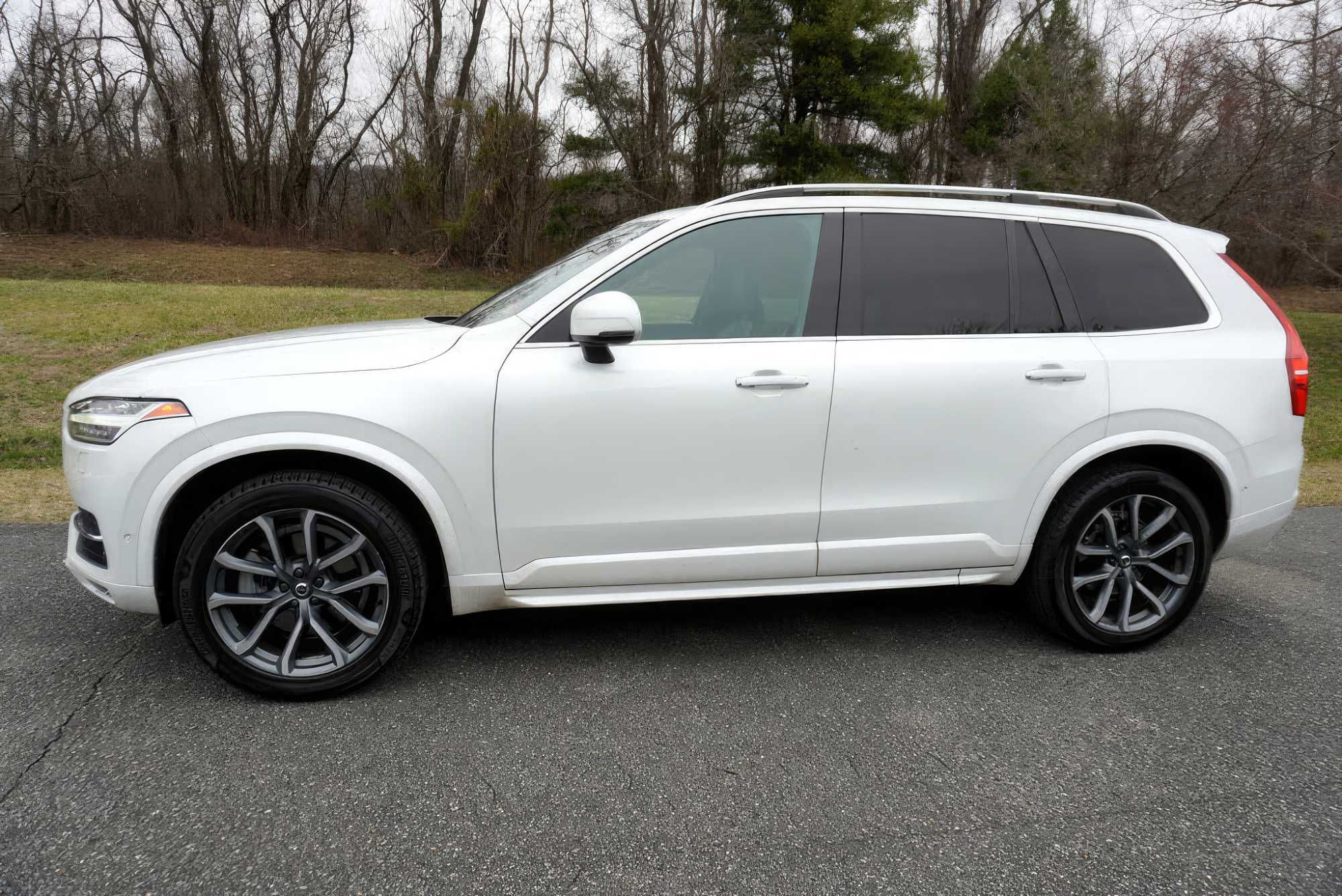 2017 Volvo XC90 T6 Momentum