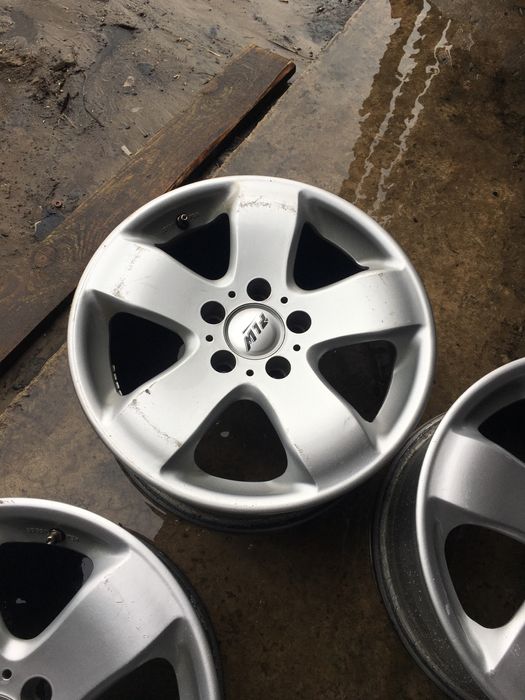 Продам титани mercedes-benz R16 ET 35 5*112