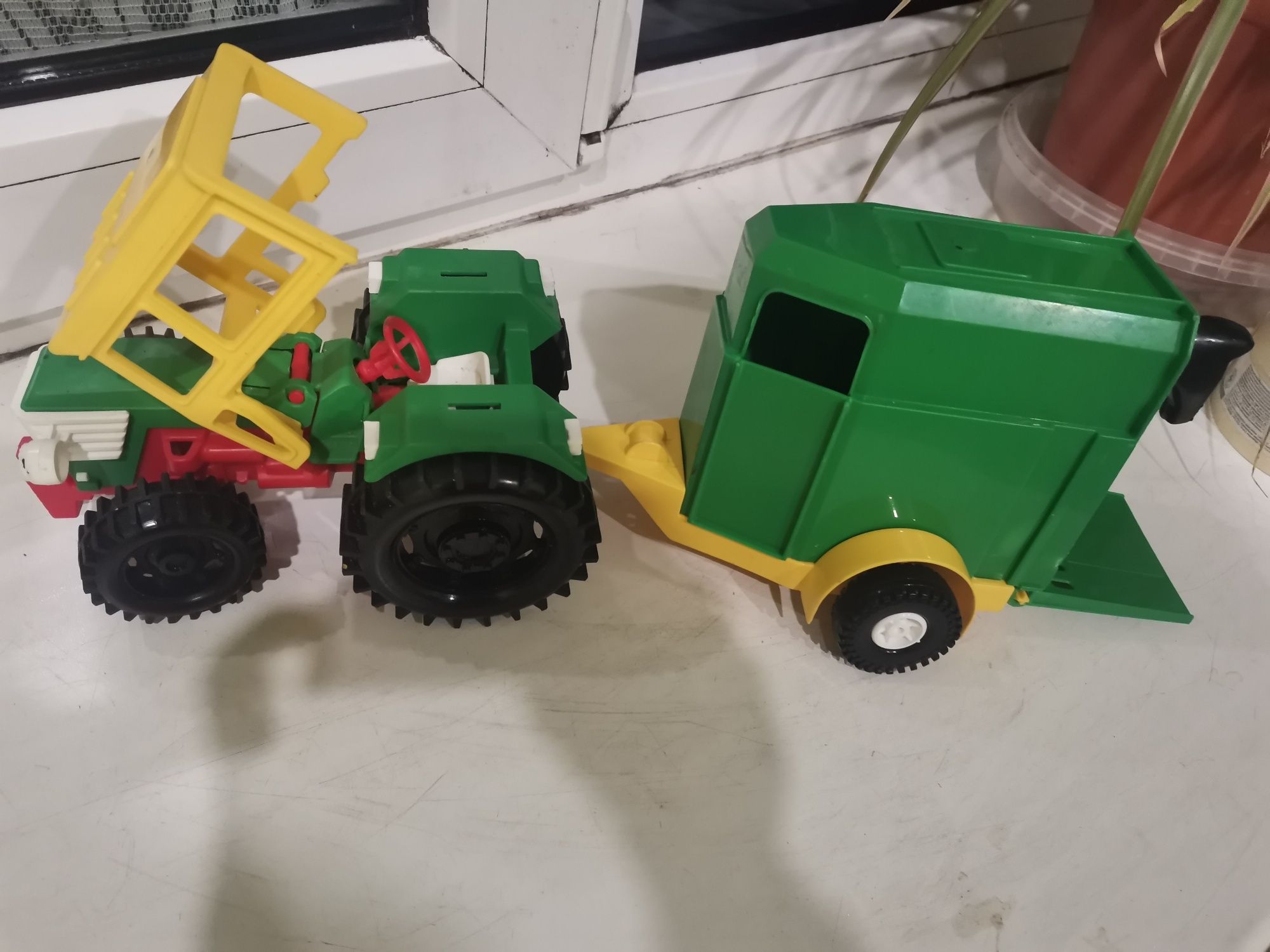 Іграшка-Трактор з пріцепом і конем