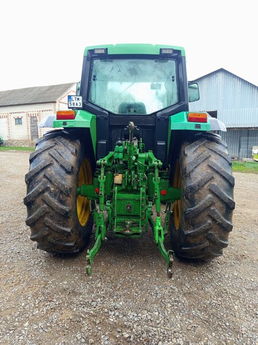 Ciagnik John Deere 6800