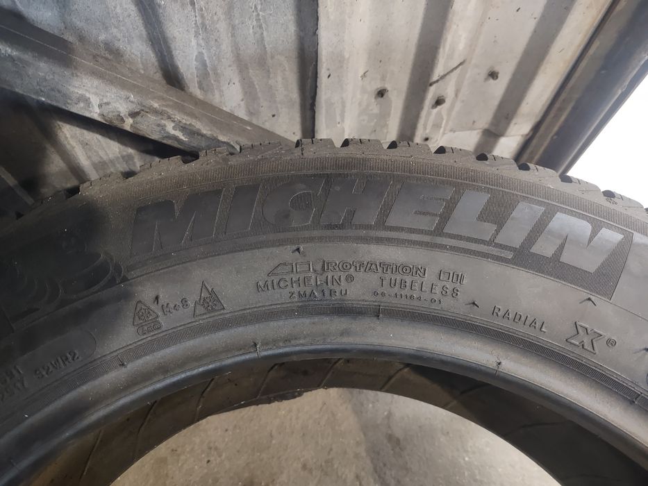 Nr 114 2 szt opony zimowe 215/60/17 Michelin