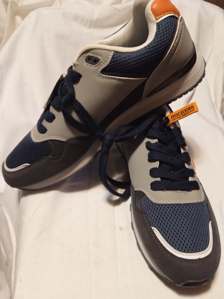 Фирменные кроссовки DOCKERS
