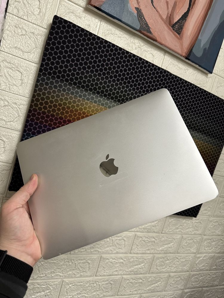Продам маккбук MacBook Pro 13-inch M1 2020 a2337