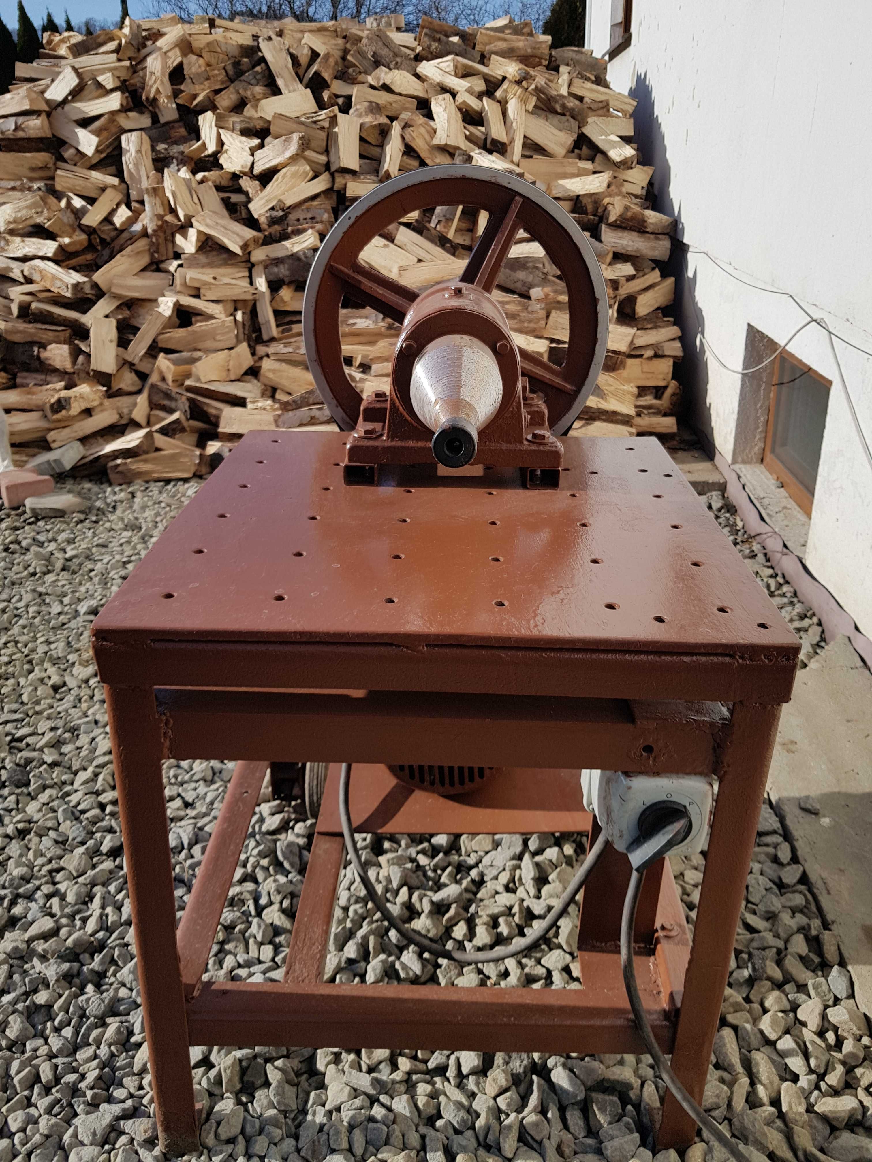Rębak  łuparka  świdrowa do drzewa