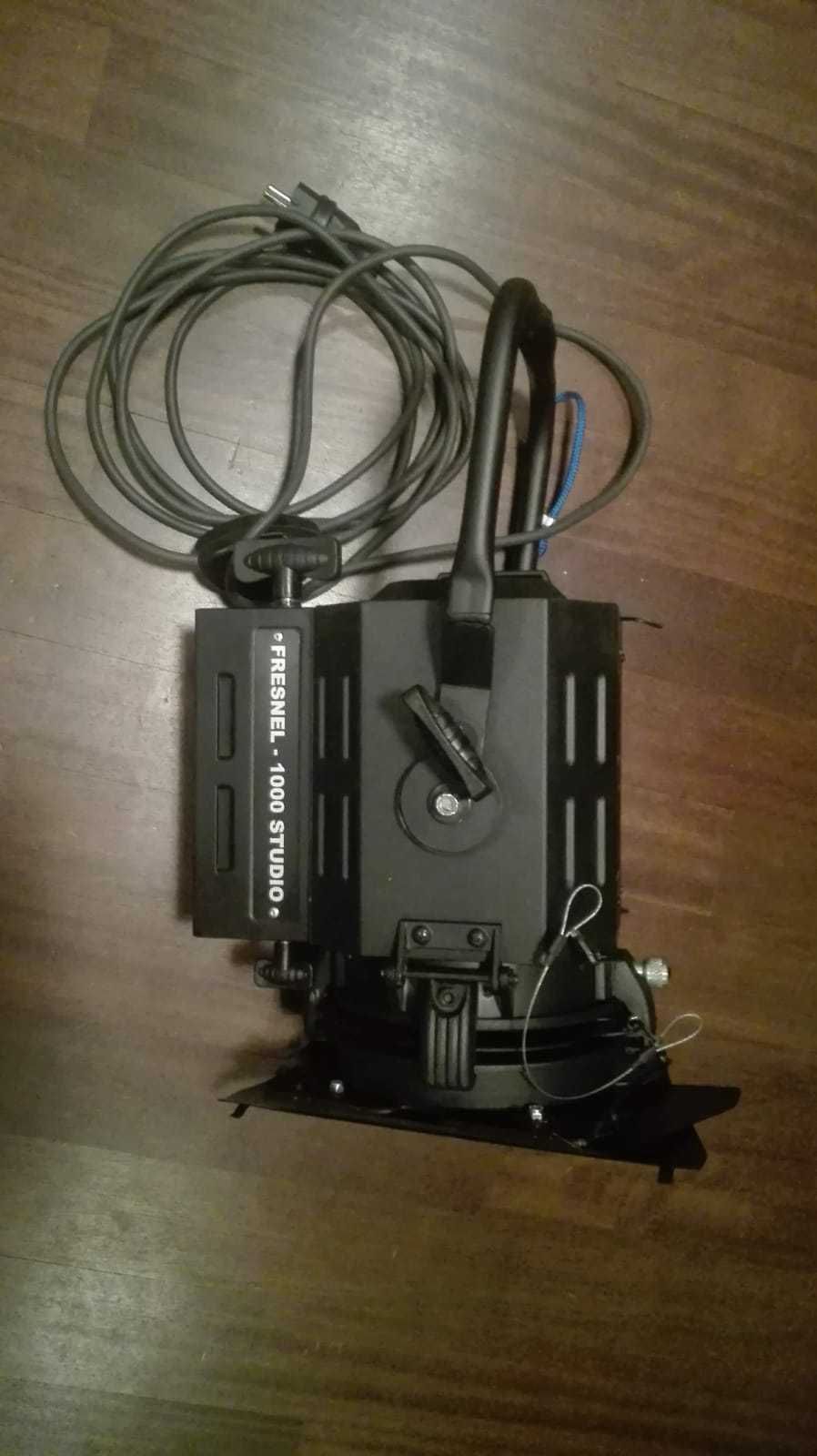 Lampy światła ciągłego Fomei z soczewką Fresnela  2x1000W oraz 1x2000W