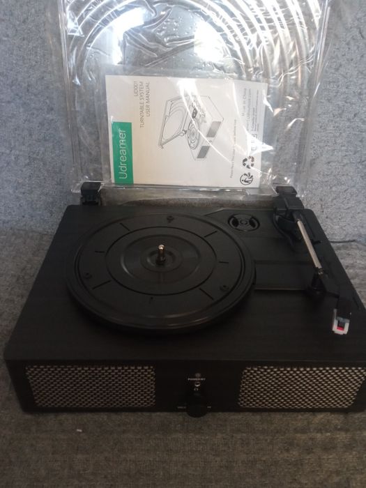 Gramofon walizkowy oraz Udreamer - opis.