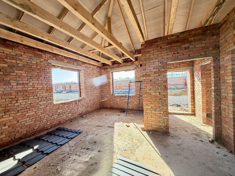 Окремий будинок у новому котеджному містечку