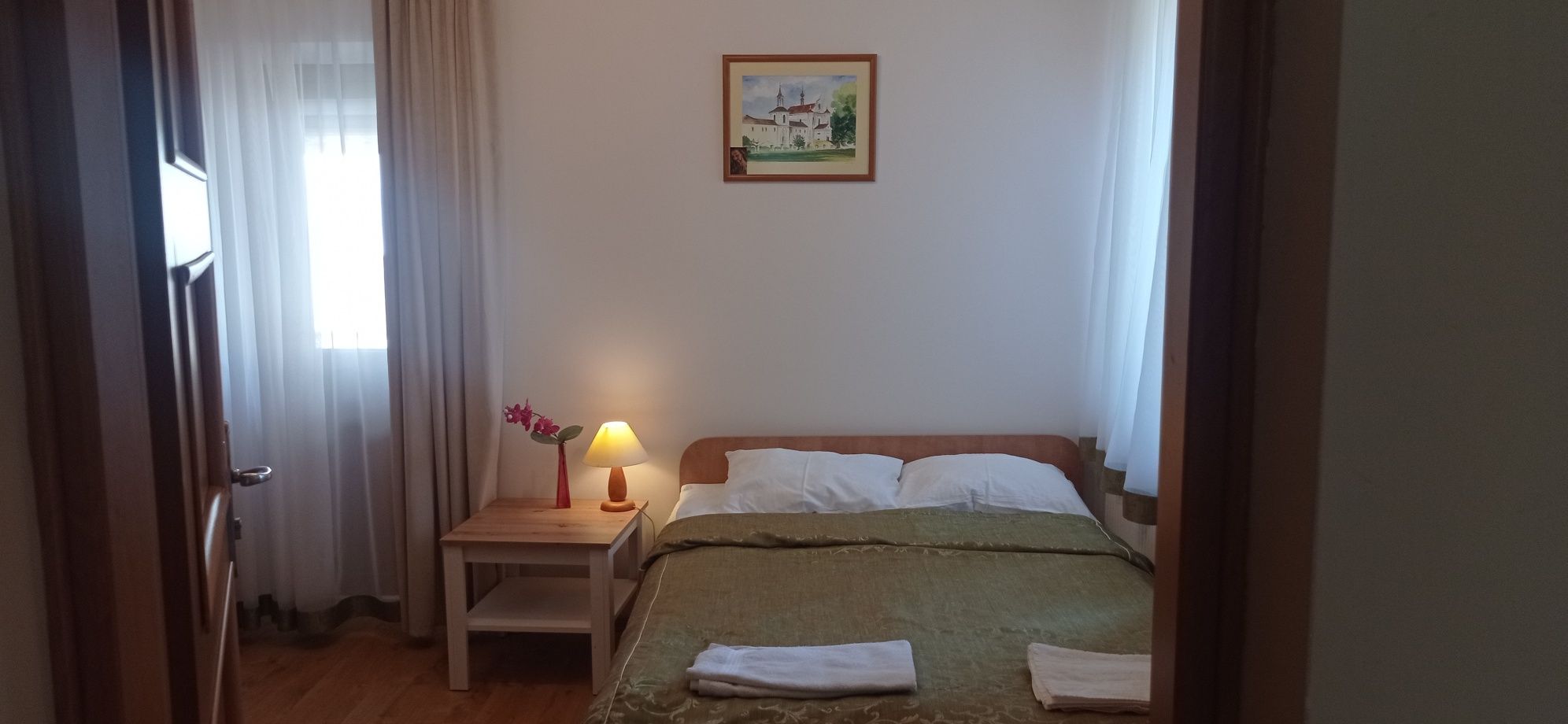 Noclegi Krasnobród  Pokoje Domek w domu, pokój z aneksem