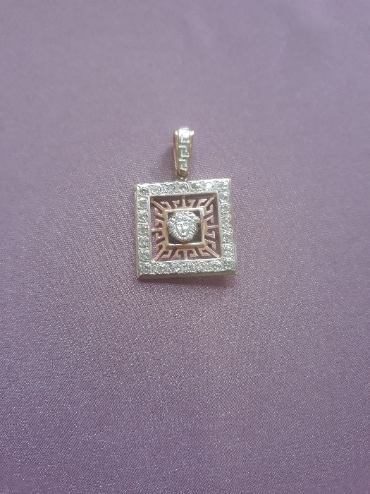 Продам кулон золотой Versace