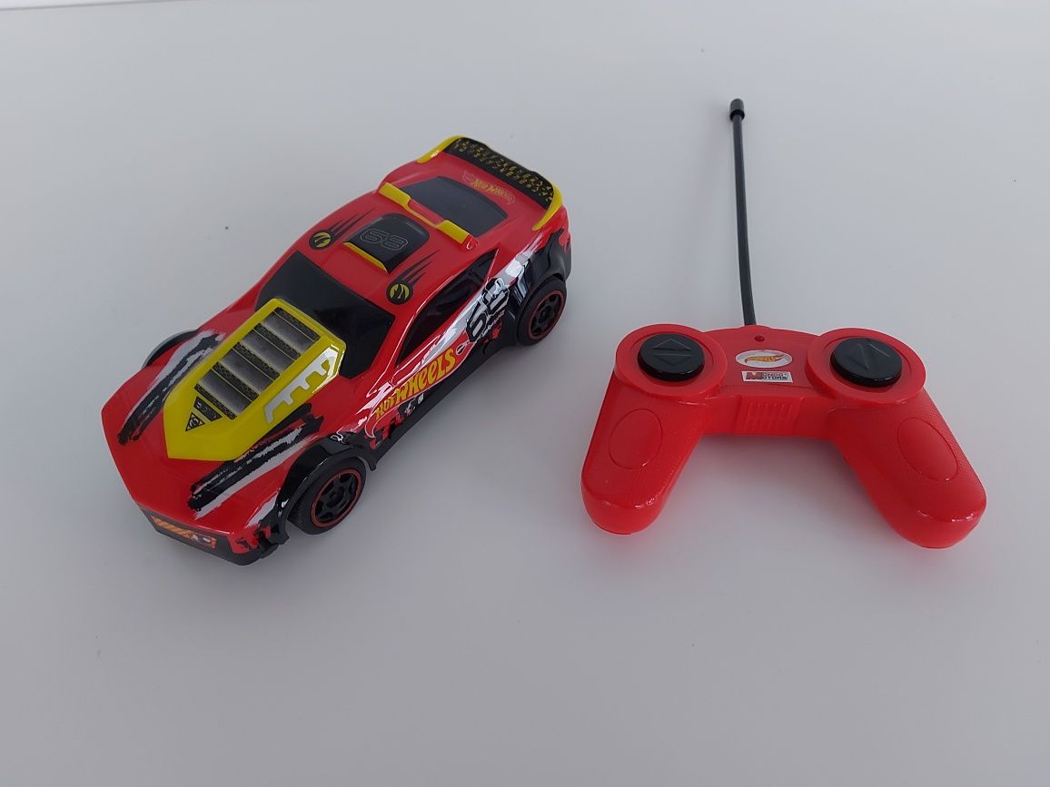Zdalnie sterowane autko Hot Wheels Drift Rod RC