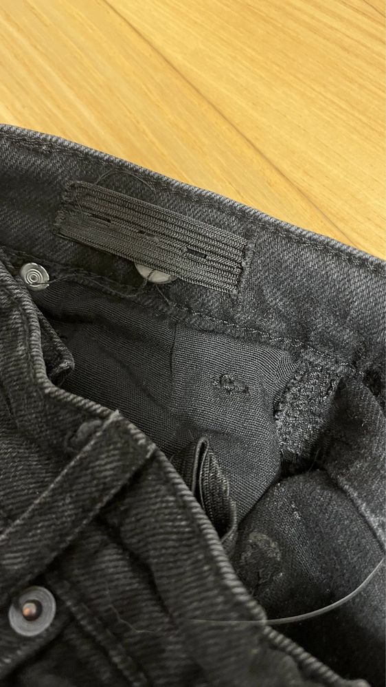 Czarne spodnie jeansy ZARA
